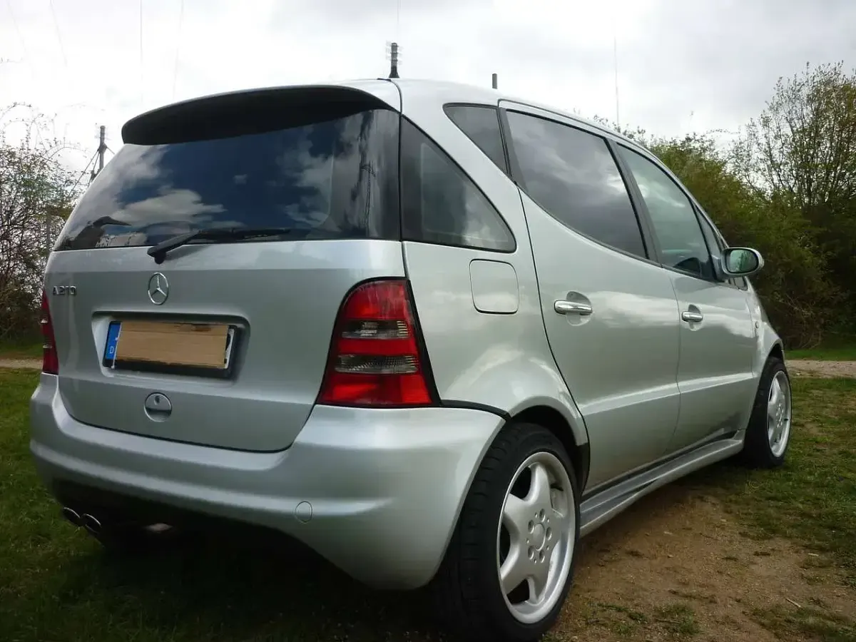 Używany Mercedes A210 140 KM (102 kW) 2004 Srebrny Sedan/Limuzyna
