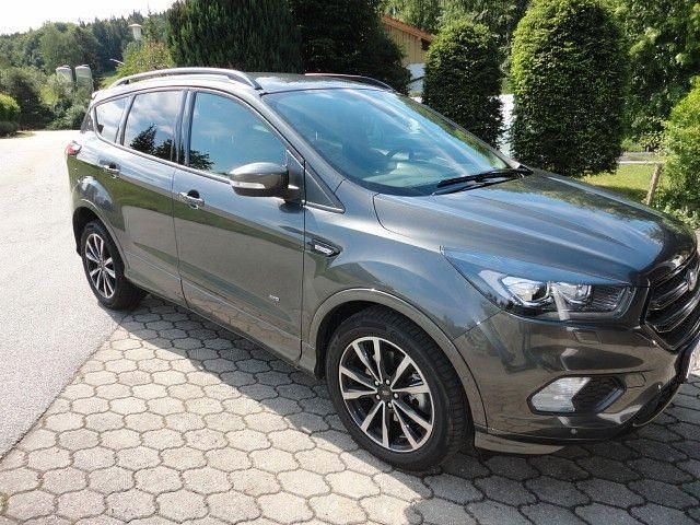 Gebraucht Ford Kuga ST-Line 182 PS (133 kW) 2018 Grau SUV