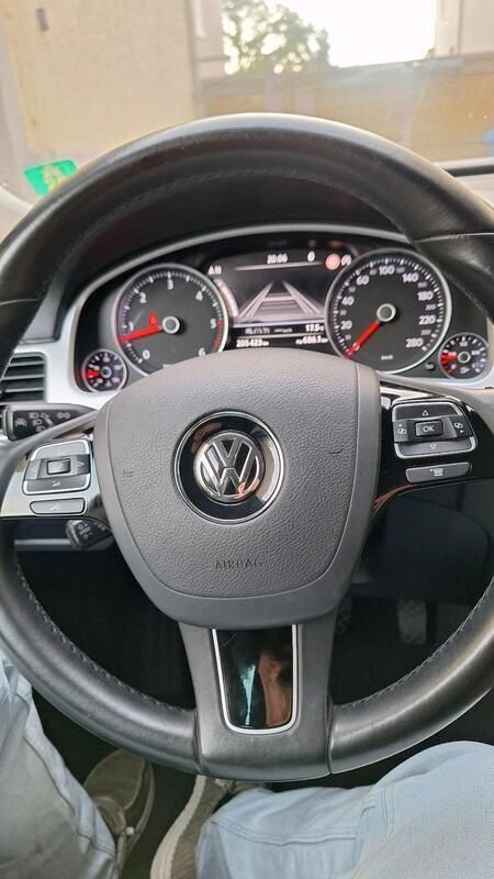 Blau Gebraucht 2014 VW Touareg SUV | 17.250 € (Fairer Preis) - Bild 1/4