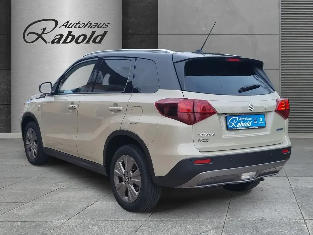 Neu Suzuki Vitara Comfort 110 PS (80 kW) 2026 Savannah ivory/cosmic black (beige) SUV