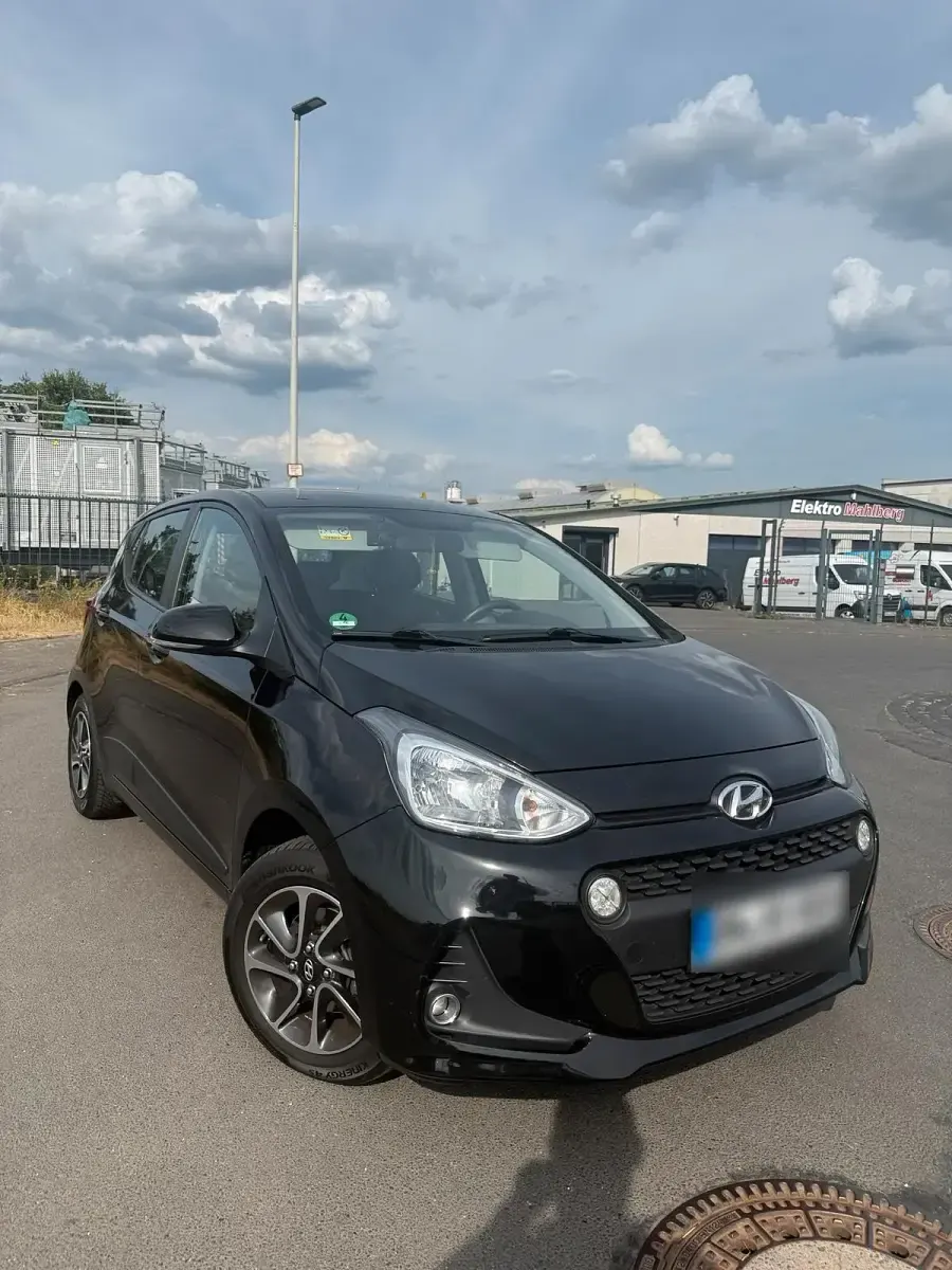 Gebraucht Hyundai i10 79 PS (58 kW) 2018 Schwarz Kleinwagen
