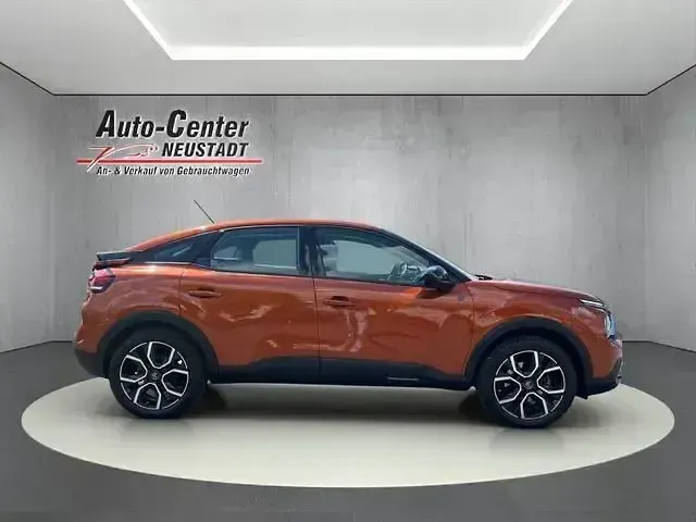 Używany Citroën e-C4 Feel 100 kW (136 KM) 2022 Pomarańczowy SUV