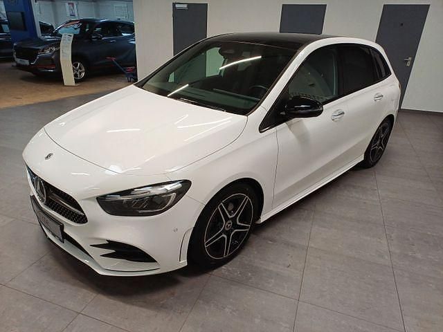 Weiß Gebraucht 2023 Mercedes B200 Van / Kleinbus | 32.950 € (Etwas zu teuer) - Bild 1/3
