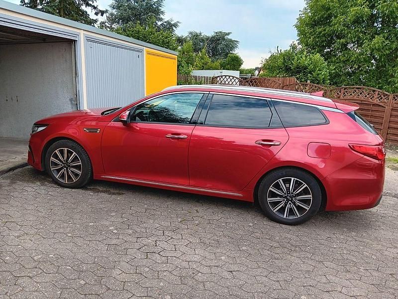Gebraucht Kia Optima Spirit 136 PS (100 kW) 2019 Rot Kombi
