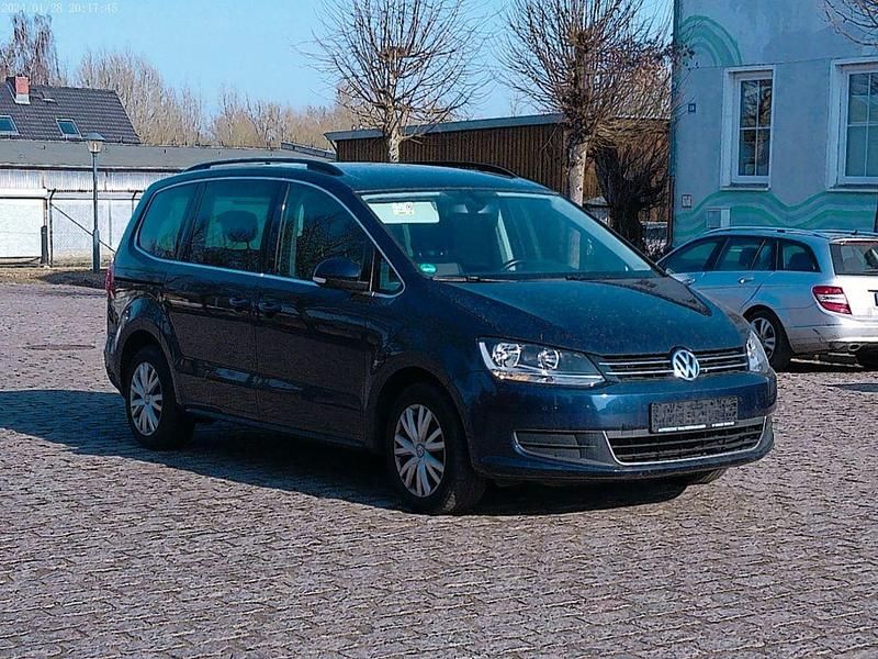 Gebraucht VW Sharan Comfortline 177 PS (130 kW) 2014 Blau Van / Kleinbus