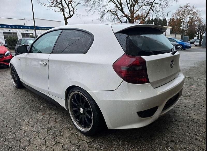 Gebraucht BMW 116 122 PS (89 kW) 2010 Weiß Kleinwagen