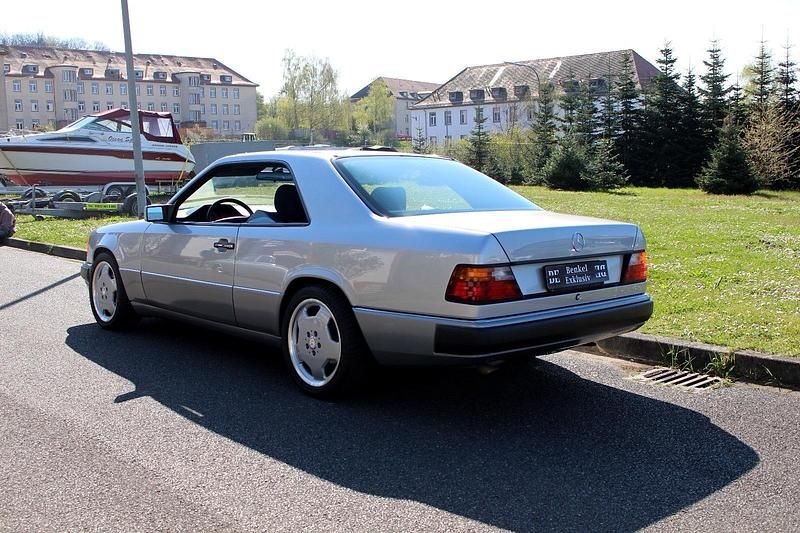 Gebraucht Mercedes 220 150 PS (110 kW) 1993 Coupé