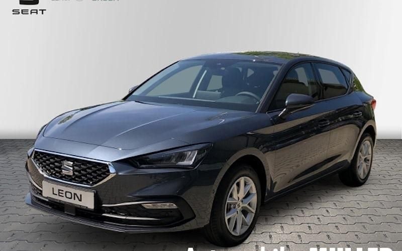 Grau Neu 2025 Seat Leon Limousine | 31.987 € (Fairer Preis) - Bild 1/4