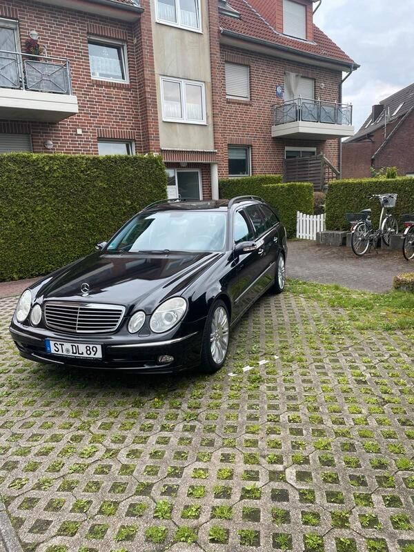 Schwarz Gebraucht 2005 Mercedes E500 Kombi | 7.750 € (Fairer Preis) - Bild 1/4