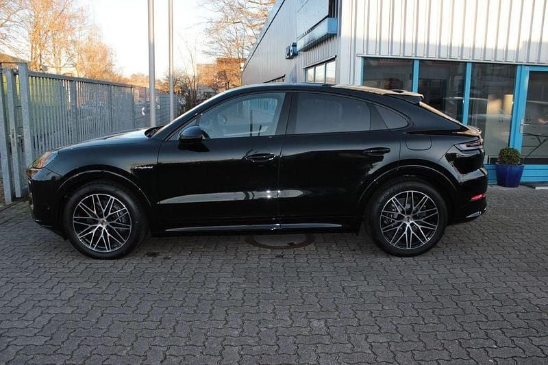 Neu Porsche Cayenne Coupe 470 PS (345 kW) 2025 Schwarz Coupé