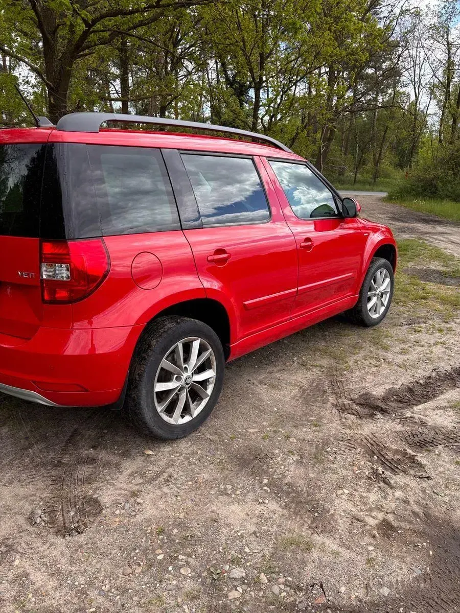 Usata Skoda Yeti Ambiente 150 CV (110 kW) 2016 Rosso SUV