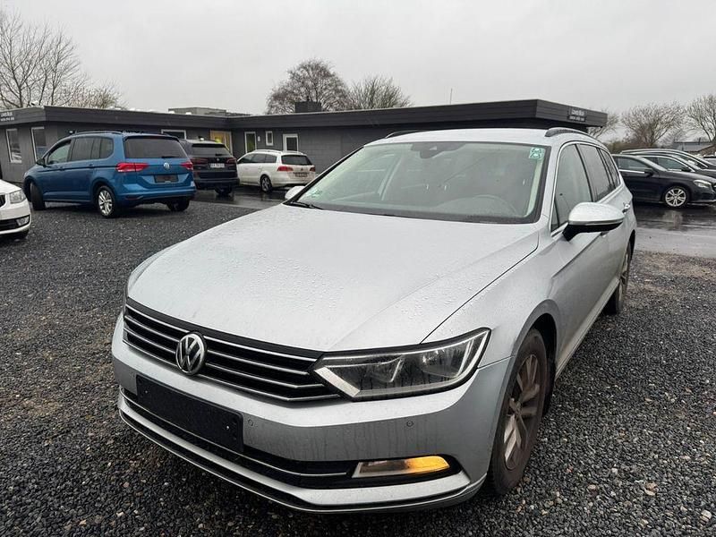 Silber Gebraucht 2019 VW Passat Comfortline Kombi | 9.800 € (Guter Preis) - Bild 1/4