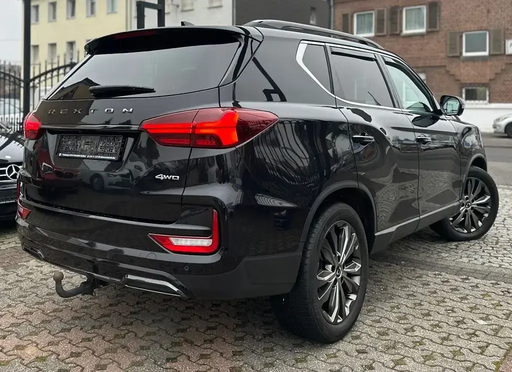 Gebraucht SsangYong Rexton Sapphire 203 PS (149 kW) 2024 Schwarz SUV