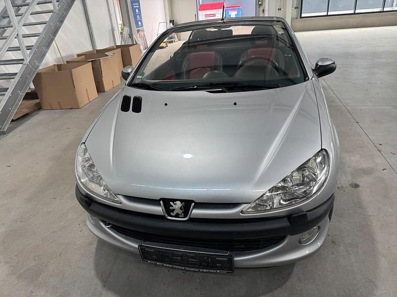 Silber Gebraucht 2001 Peugeot 206 CC Cabrio | 1.799 € (Fairer Preis) - Bild 1/4