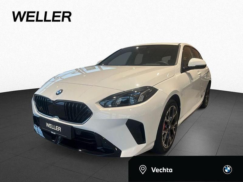 Alpinweiss iii (weiß) Gebraucht 2025 BMW 120 M Sport Kleinwagen | 37.590 € (Teuer) - Bild 1/4
