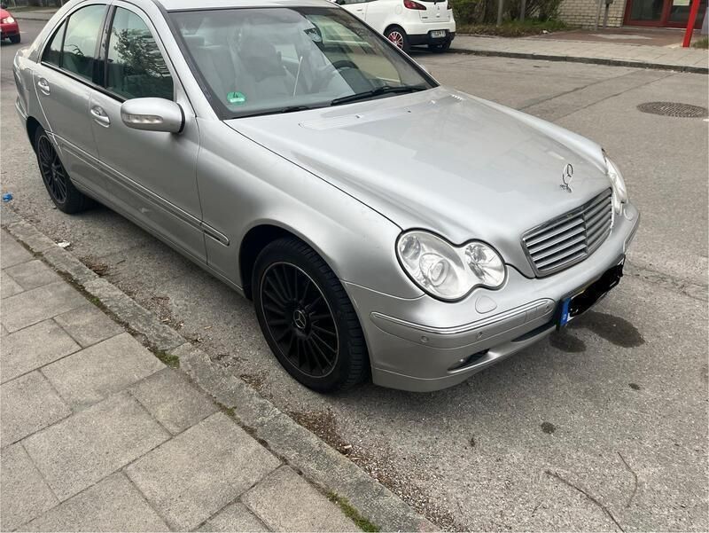 Gebraucht 2003 Mercedes C320 Limousine | 4.850 € (Etwas zu teuer) - Bild 1/4
