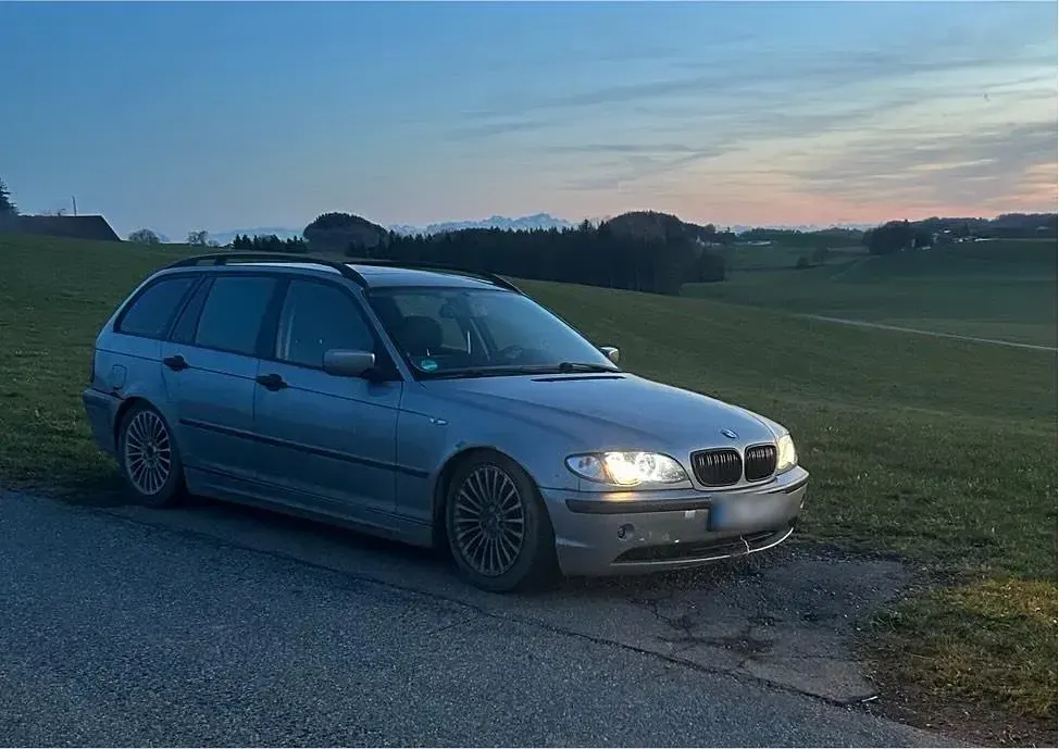 Gebraucht BMW 320 153 PS (112 kW) 2002 Grau Kombi