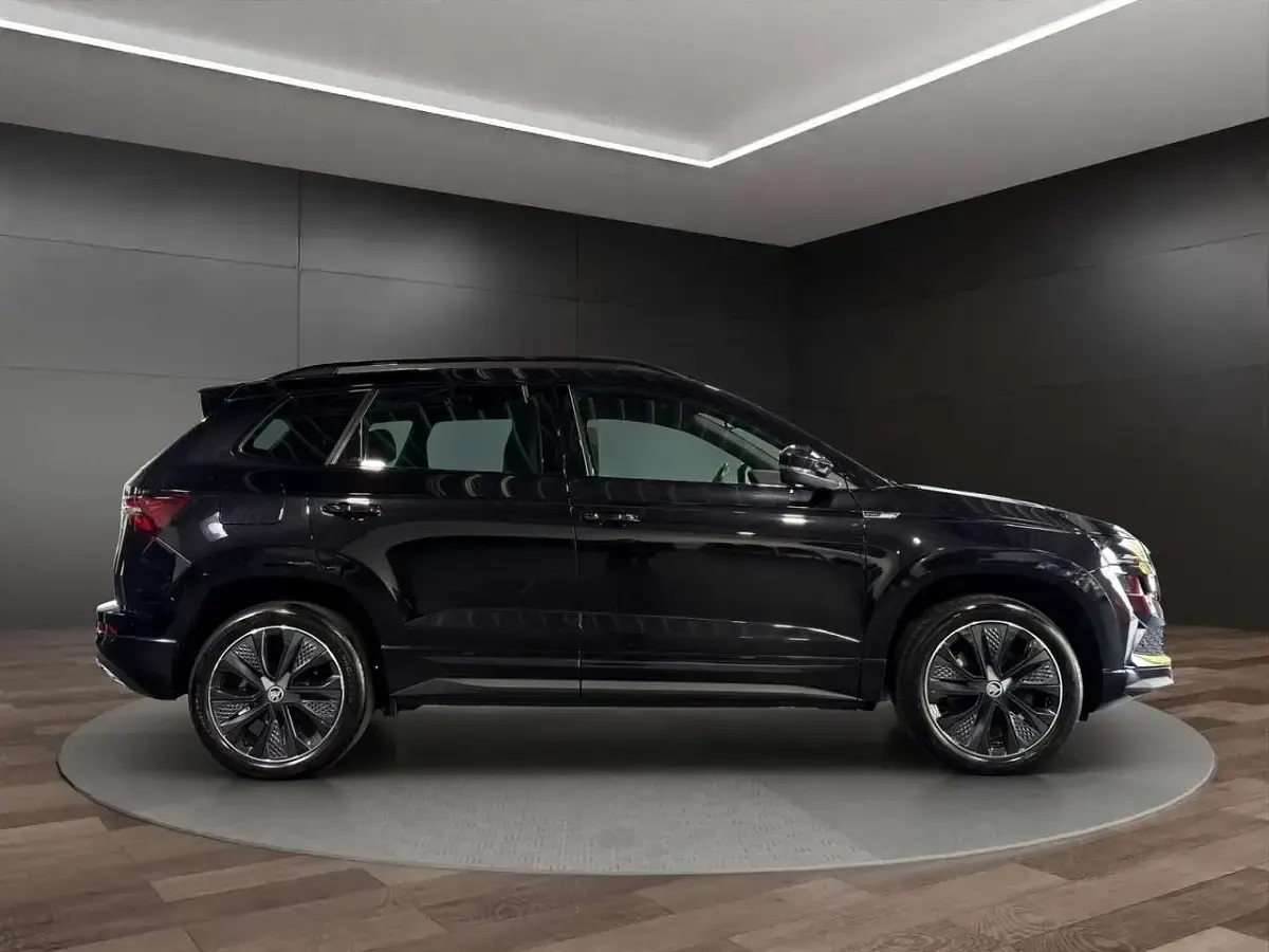 Gebraucht Skoda Karoq SportLine 150 PS (110 kW) 2024 Schwarzmagic perleffekt SUV