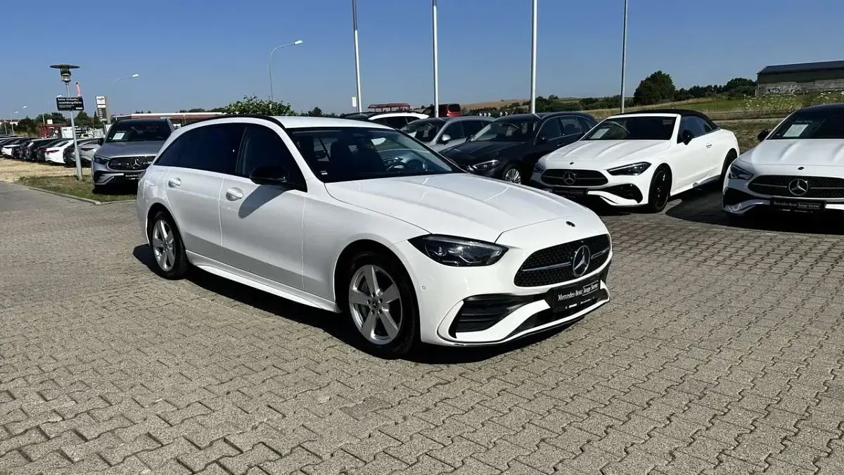 Gebraucht Mercedes C300e AMG 204 PS (150 kW) 2024 Unilack polarweiß Kombi