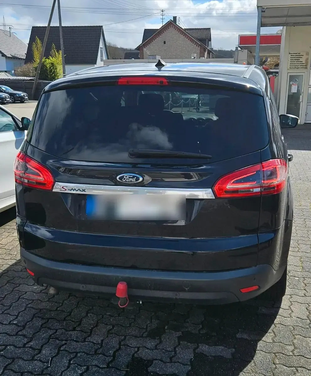 Gebraucht Ford S-MAX 163 PS (119 kW) 2014 Schwarz Van / Kleinbus