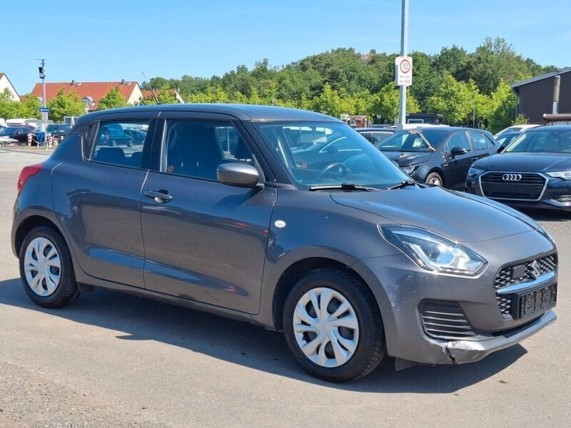 Grau Gebraucht 2021 Suzuki Swift Comfort Limousine | 9.100 € (Superpreis) - Bild 1/4