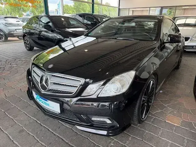 Gebraucht Mercedes E350 292 PS (214 kW) 2010 Schwarz Coupé