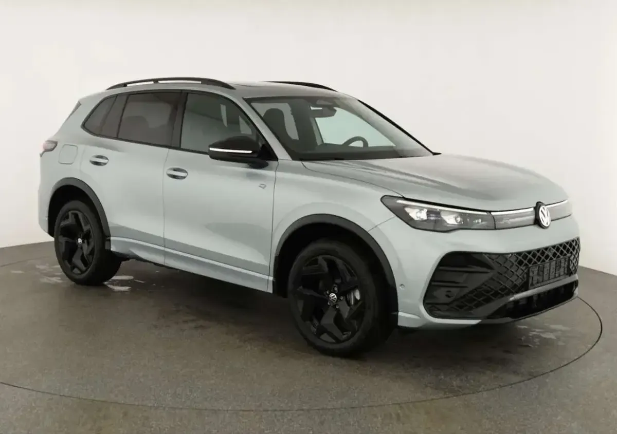 Neu VW Tiguan R-line 193 PS (141 kW) 2025 Oyster silver metallic SUV