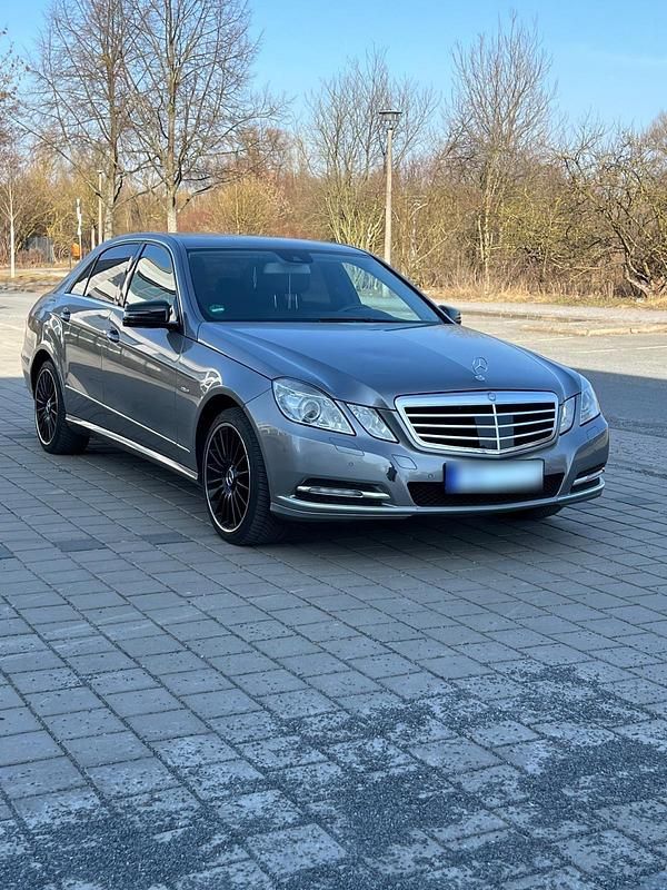 Gebraucht Mercedes E350 265 PS (194 kW) 2012 Silber Limousine