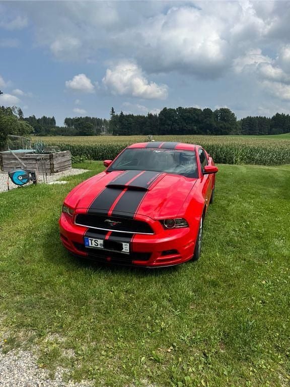 Rot Gebraucht 2014 Ford Mustang Coupé | 22.000 € (Fairer Preis) - Bild 1/4