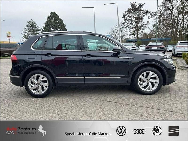 Gebraucht VW Tiguan Elegance 150 PS (110 kW) 2022 Deep black pearlescent SUV