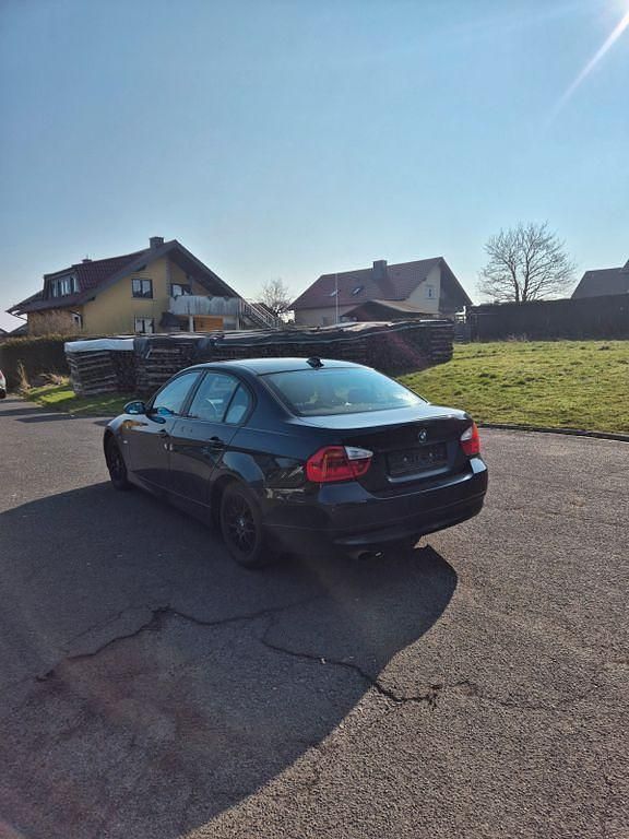 Gebraucht BMW 320 150 PS (110 kW) 2006 Blau Limousine
