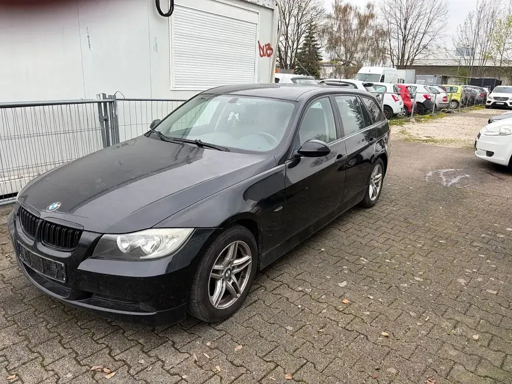 Second-hand BMW 318 129 CP (94 kW) 2006 Negru Break