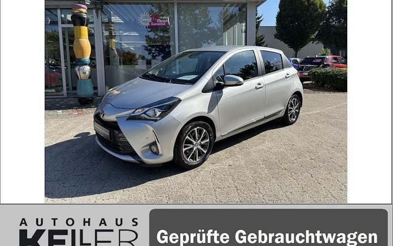 Silber Gebraucht 2020 Toyota Yaris Team Limousine | 13.960 € (Fairer Preis) - Bild 1/4