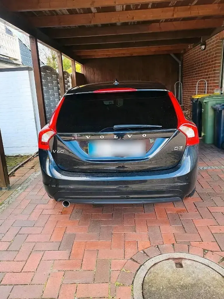 Używany Volvo V60 150 KM (110 kW) 2017 Czarny Kombi