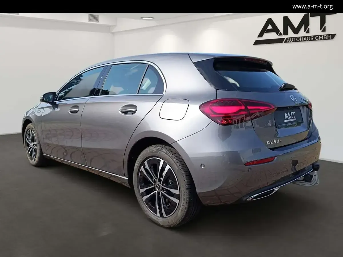 Gebraucht Mercedes A250 Advanced 218 PS (160 kW) 2024 Grau Limousine