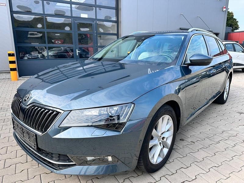 Gebraucht Skoda Superb Style 150 PS (110 kW) 2019 Grau Kombi