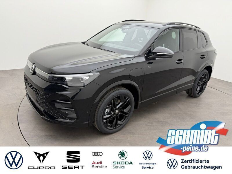 Black metallic Neu 2025 VW Tiguan R-line SUV | 61.300 € (Teuer) - Bild 1/4