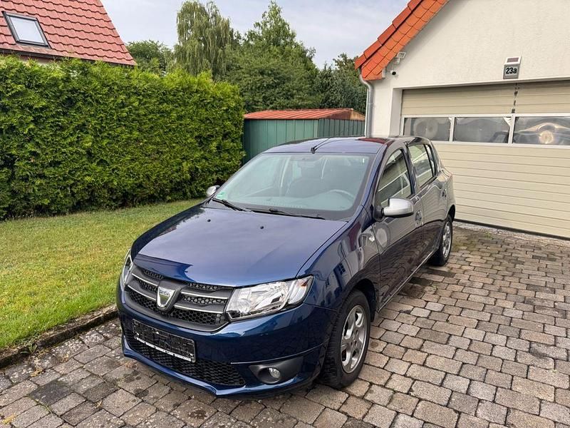 Blau Gebraucht 2016 Dacia Sandero Lauréate Kleinwagen | 6.499 € (Superpreis) - Bild 1/4