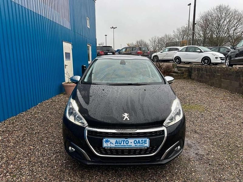 Gebraucht Peugeot 208 Allure 99 PS (72 kW) 2018 Schwarz Kleinwagen