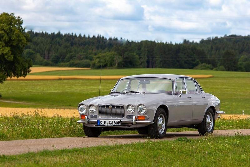 Grau Gebraucht 1970 Jaguar XJ6 Limousine | 12.500 € - Bild 1/4