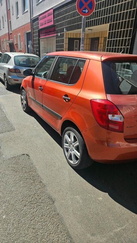 Orange Gebraucht 2009 Skoda Fabia Kleinwagen | 2.000 € - Bild 1/4