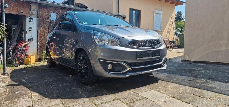 Grau Gebraucht 2019 Mitsubishi Space Star Diamant Edition Limousine | 7.500 € (Guter Preis) - Bild 1/4