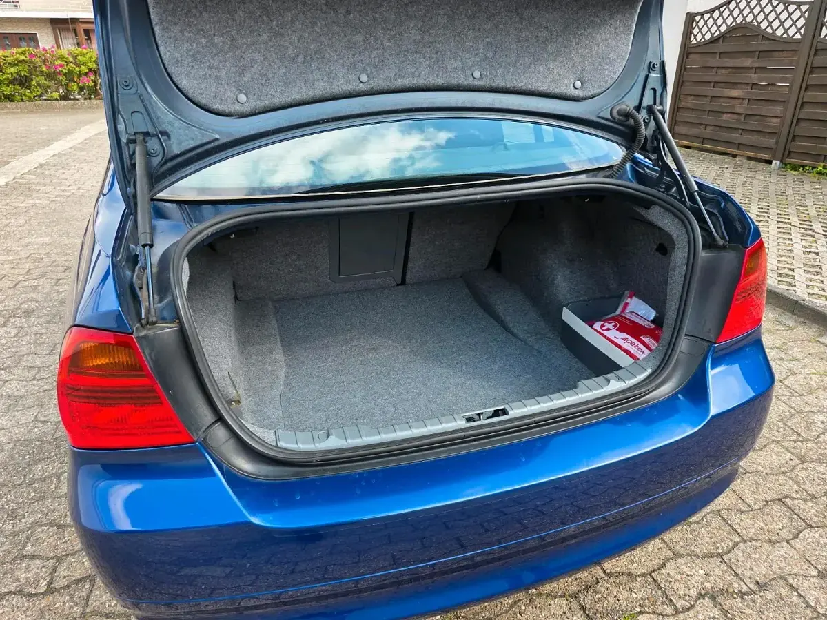 Brugt BMW 330 258 HK (189 kW) 2007 Blå Sedan