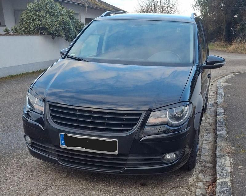 Schwarz Gebraucht 2009 VW Touran Freestyle Van / Kleinbus | 6.900 € (Etwas zu teuer) - Bild 1/4