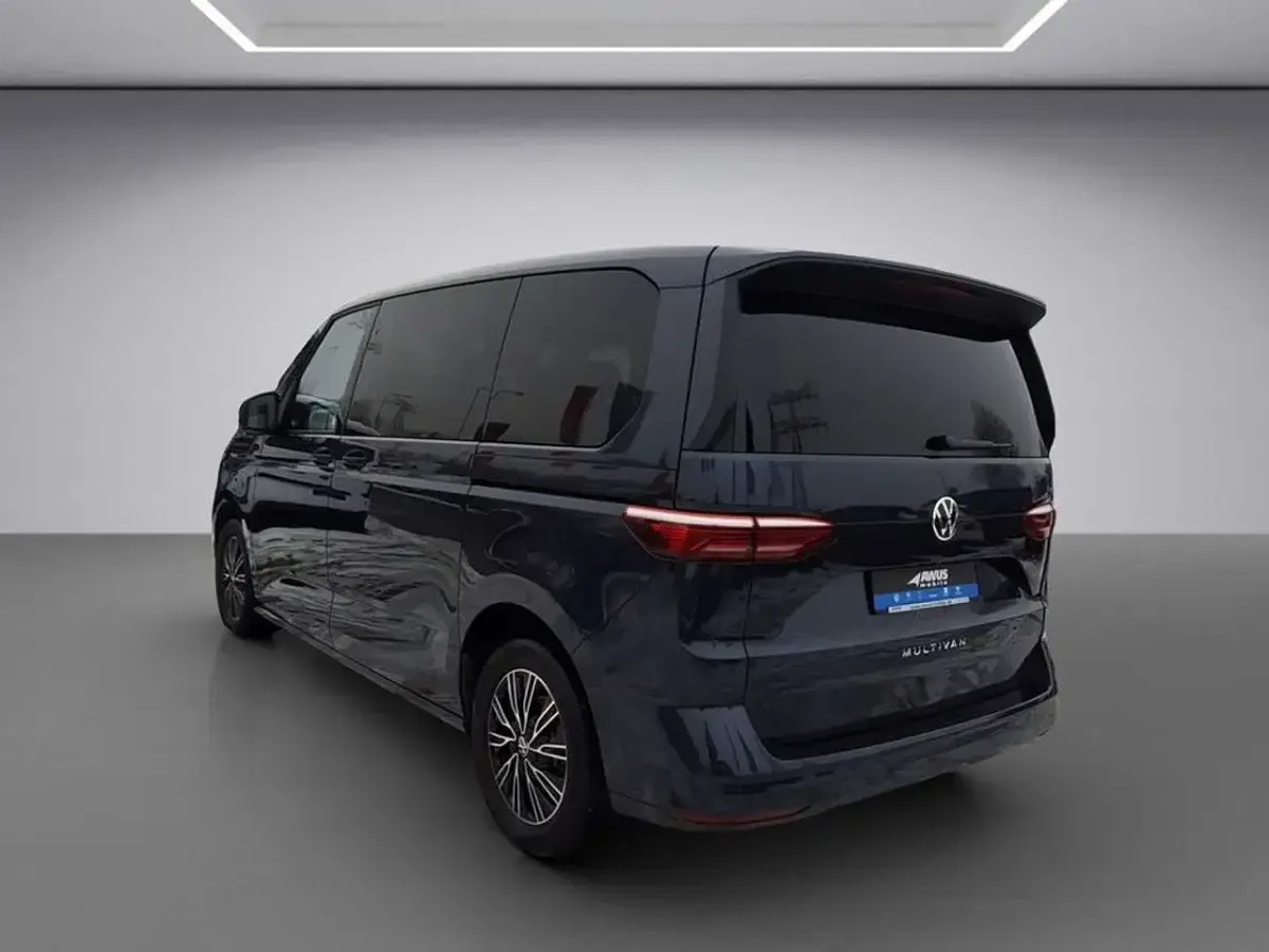 Używany VW T7 Life 150 KM (110 kW) 2024 Niebieski Van