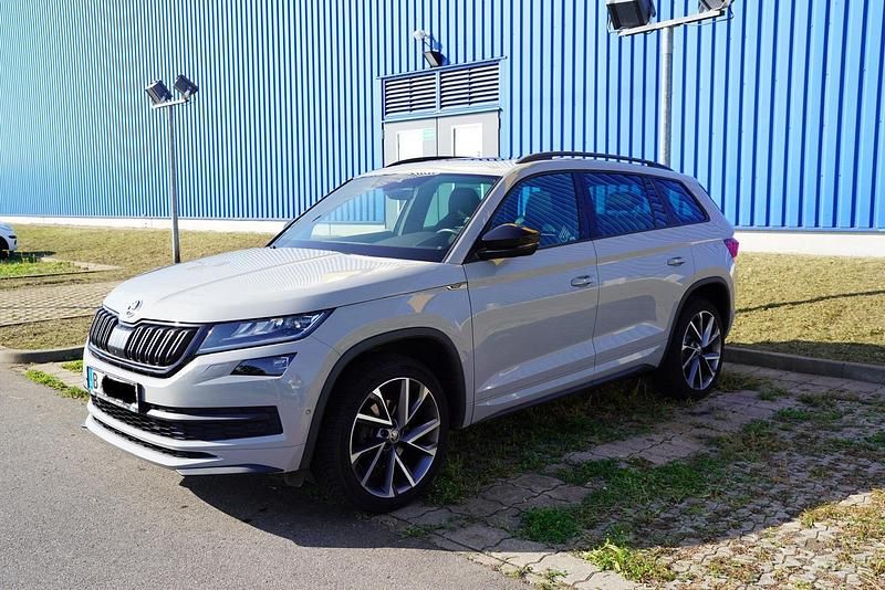 Grau Gebraucht 2019 Skoda Kodiaq SportLine SUV | 31.000 € (Teuer) - Bild 1/4