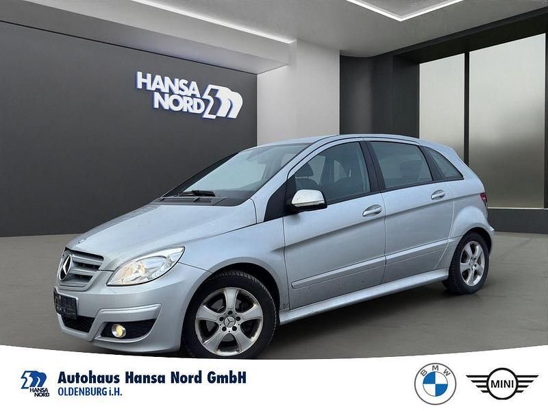 Gebraucht Mercedes B180 109 PS (80 kW) 2011 Silber Van / Kleinbus