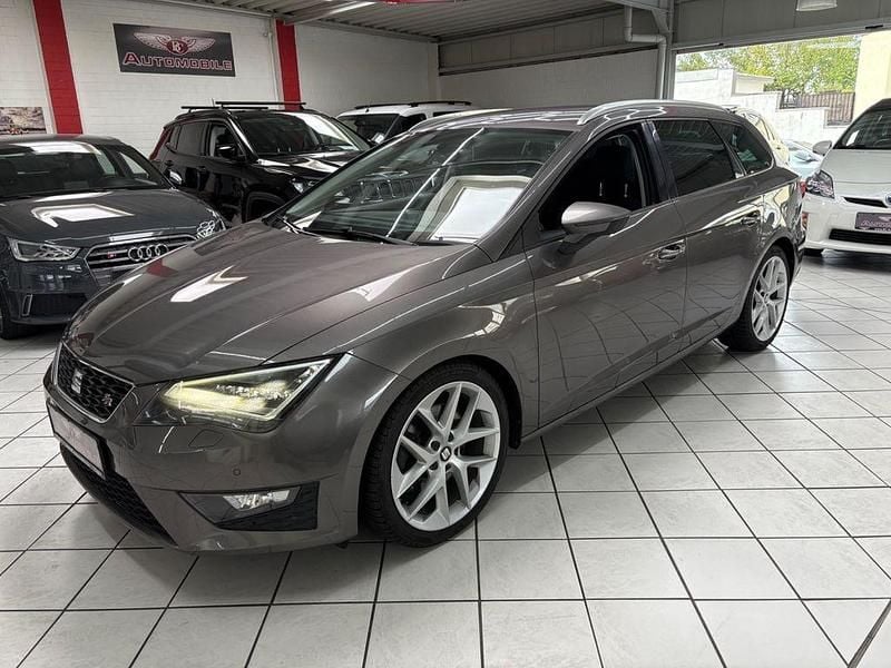Grau Gebraucht 2015 Seat Leon ST FR Kombi | 15.990 € (Etwas zu teuer) - Bild 1/4