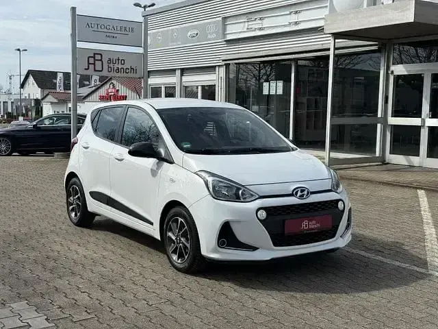 Gebraucht Hyundai i10 Passion 67 PS (49 kW) 2018 Weiß Kleinwagen