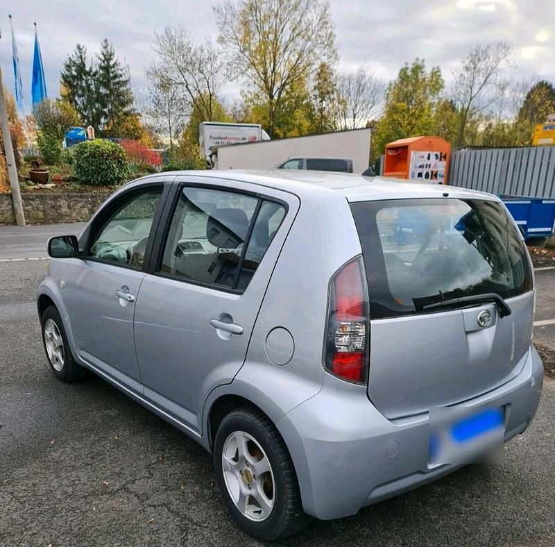 Gebraucht Daihatsu Sirion 91 PS (66 kW) 2008 Silber Kleinwagen